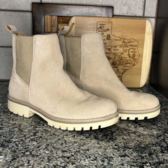 Crown Vintage Shoes - Crown Vintage Tipryn Cream Suede Chelsea Boots Size 7 1/2